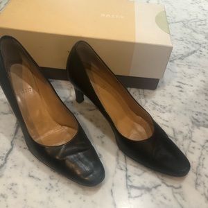 Vintage BALLY CALFSKIN 2 1/2” Heel Black PUMPS with BOX.  Size 38 - Size 7 1/2